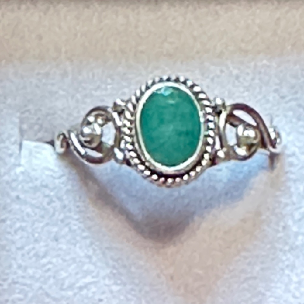 925 Sterling Silver Emerald Ring, Oval stone. Fancy scroll work.